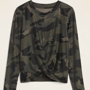 Camo Print Front Twist Hem Crewneck Pullover Active Crop Top